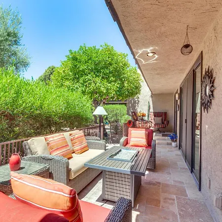 Villa Palm Springs Gem Walk To Town, Private And Stylish